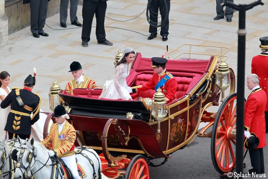 Kate Middleton Royal Wedding Getting in Carriage with Prince William April 29 2011