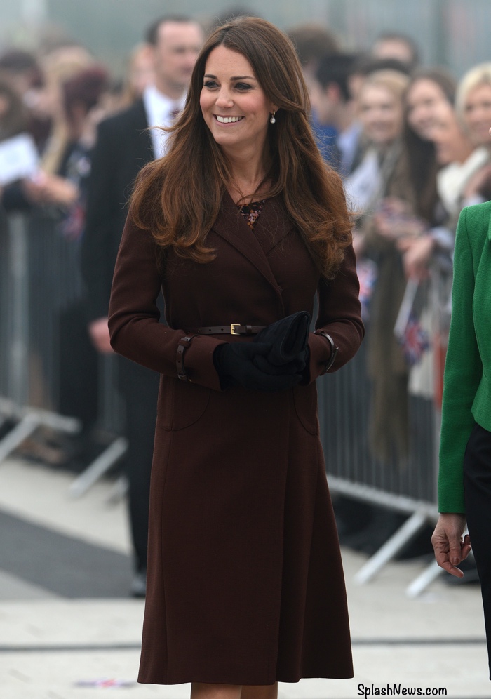 Kate in Hobbs and Great Plains ‘Cezanne’ for Grimsby Visit – What Kate Wore