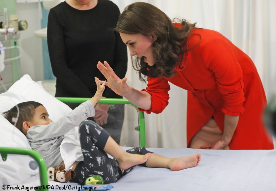 Kate-High-Fives-Fiving-Patient-Rafael-Chana-age-4-Great-Ormond-Street-Red-Orange-Lena-Boden-Coat-Jan-17-20918-Frank-Augstein-WPA-Pool-Getty-Images-888-x-615.jpg